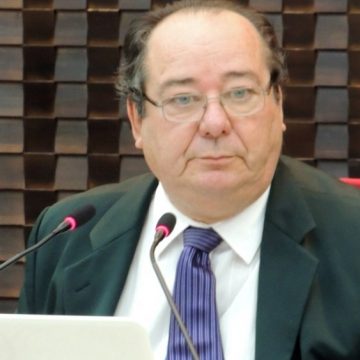 Arthur Cunha Lima pede aposentadoria ao TCE-PB