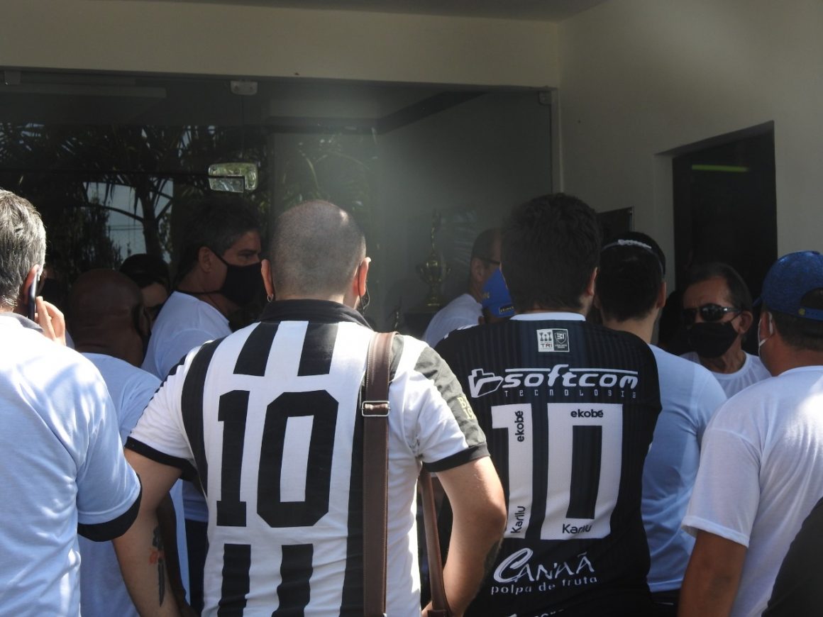Liminares travam eleição de Conselho do Botafogo