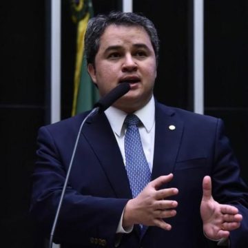 Efraim ganha apoio de mais 5 prefeitos do Sertão