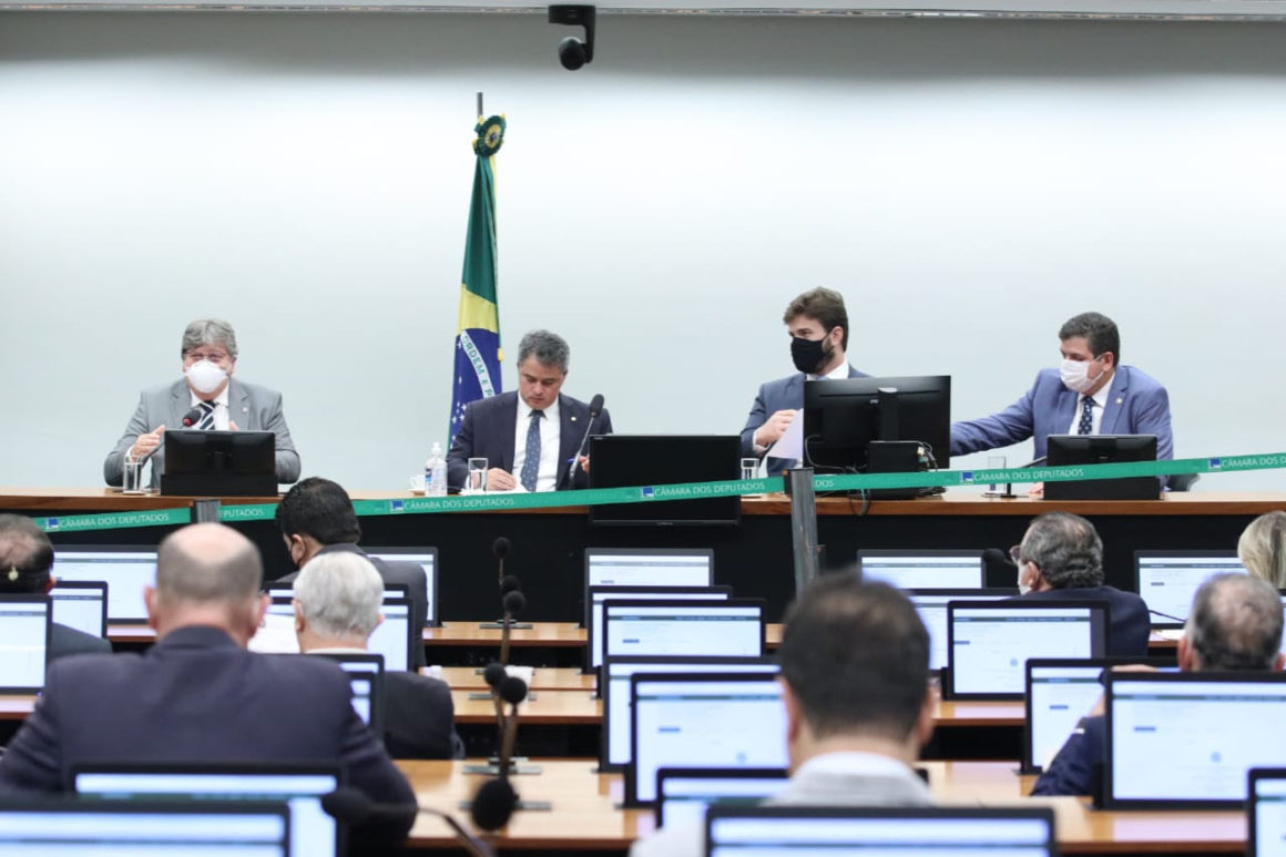 João Azevêdo e prefeitos apresentam demandas