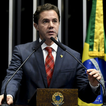 Veneziano critica Bolsonaro por ameaçar democracia