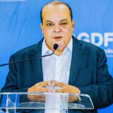 Alexandre de Moraes afasta governador do DF por 90 dias