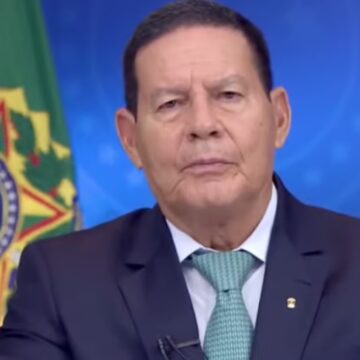 Mourão critica Bolsonaro por contribuir com “clima de caos”