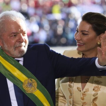 Lula chora ao falar da fome no país e diz que governará para todos