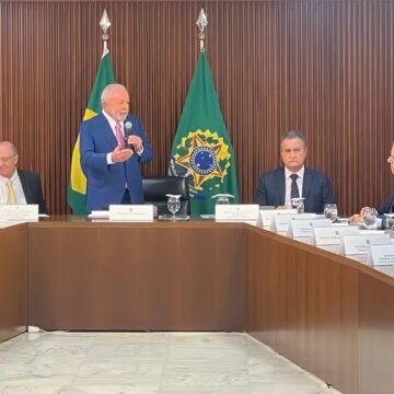 Lula faz afagos e pede a ministros para tratar bem o Congresso