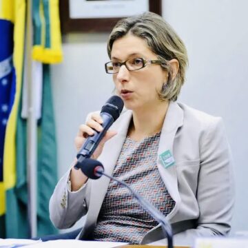 Delegada que investigou Bolsonaro comandará PF na Paraíba