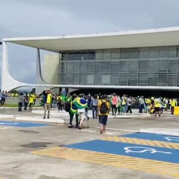 Bolsonaristas também invadem o Palácio do Planalto