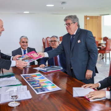 João participa de reunião de Lula com governadores