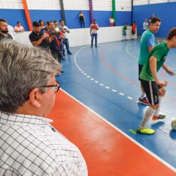 João entrega reforma de ginásio no Instituto de Cegos de CG