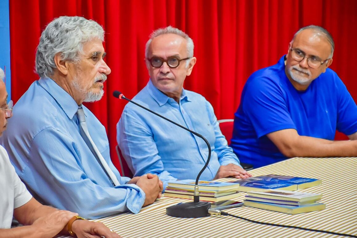 IMG_5813 Cícero repassa recursos à União de Escritores na PB