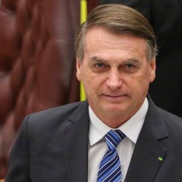 Em depoimento, Bolsonaro nega adulteração de cartão