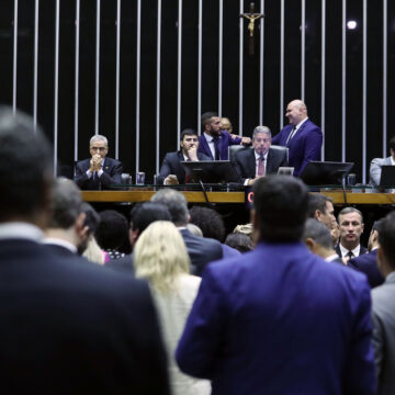 Com boicote, emendas e Lula colado, MP dos Ministérios é aprovada