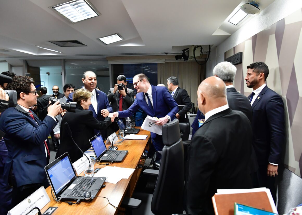 Senado aprova indicação de Cristiano Zanin para o STF