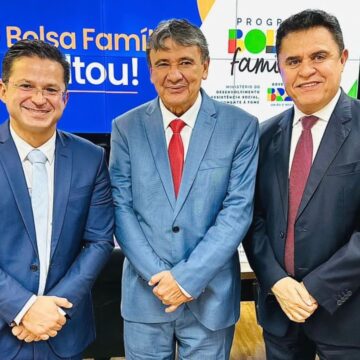Santiago integra comitiva de ministro para encontro na PB
