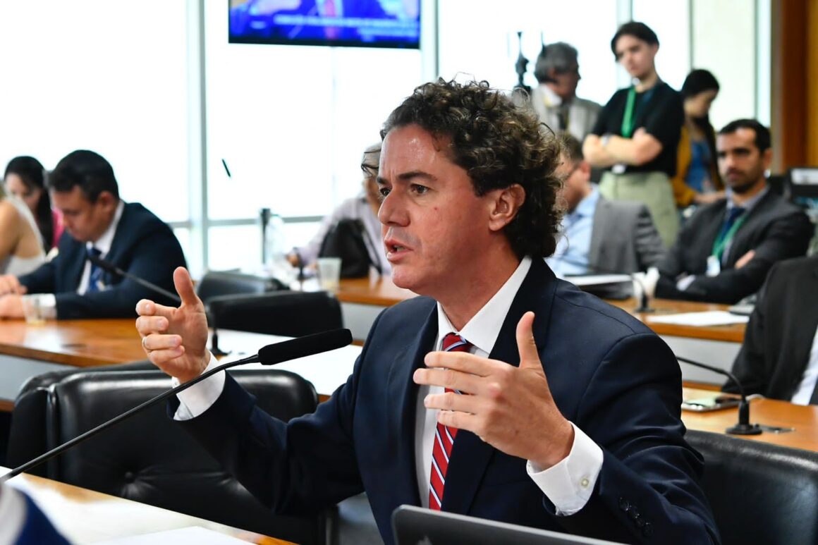Veneziano sugere acareação entre Bolsonaro e hacker