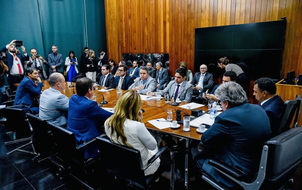 Bancada federal se reúne com João Azevêdo em Brasília