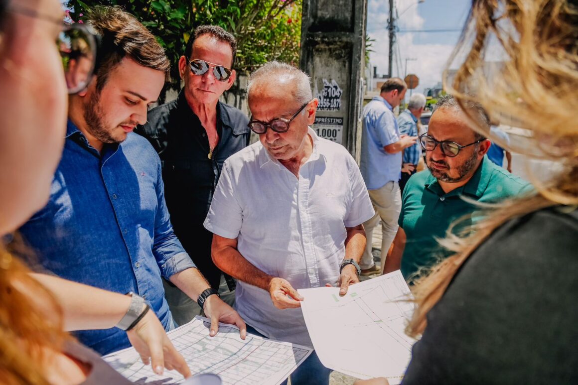 Cícero fiscaliza obras de binário que beneficiará região do Bessa
