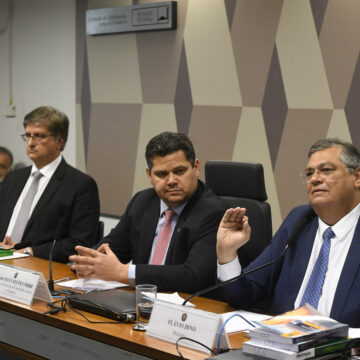 CCJ do Senado aprova indicação de Flávio Dino ao STF