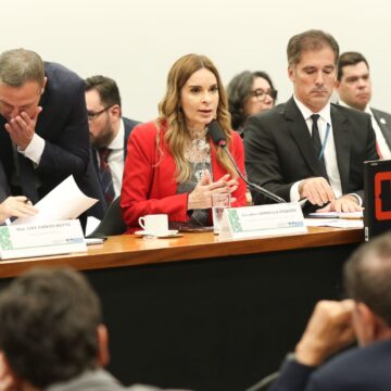 Sob o comando de Daniella, CMO aprova orçamento de R$ 5,5 tri