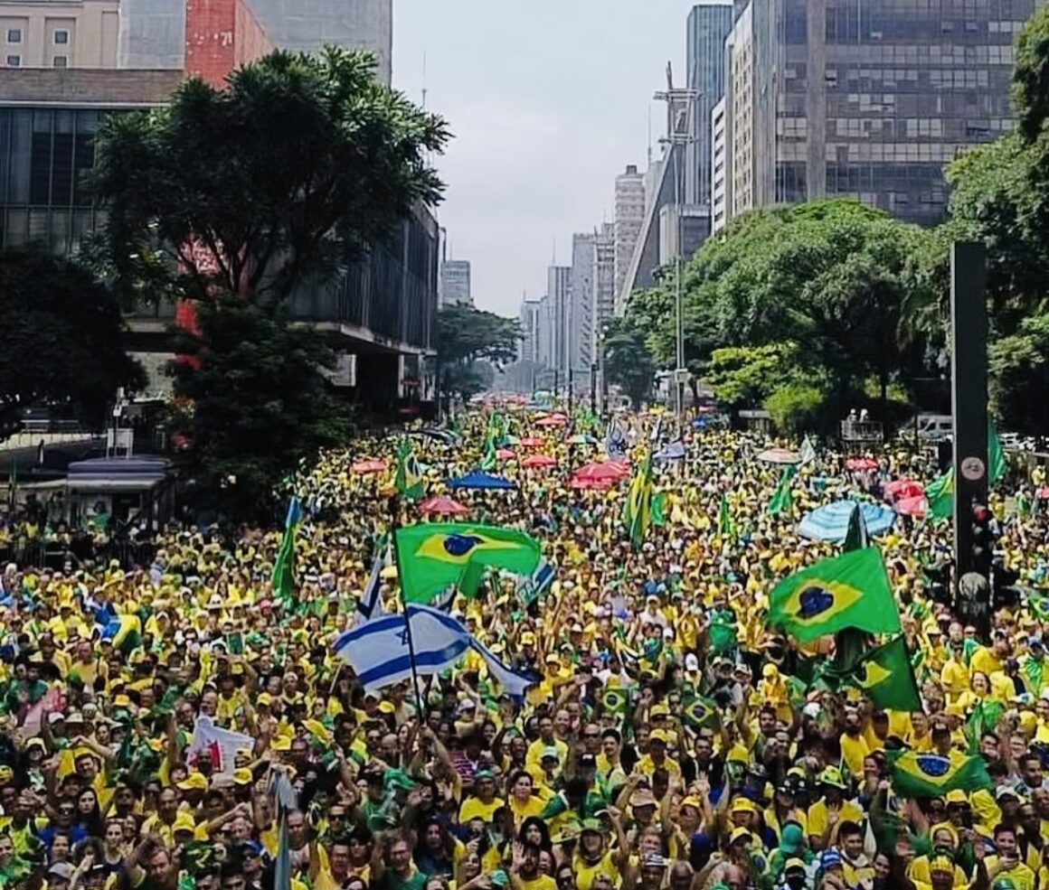Apoiadores já se concentram na Paulista para ato de Bolsonaro
