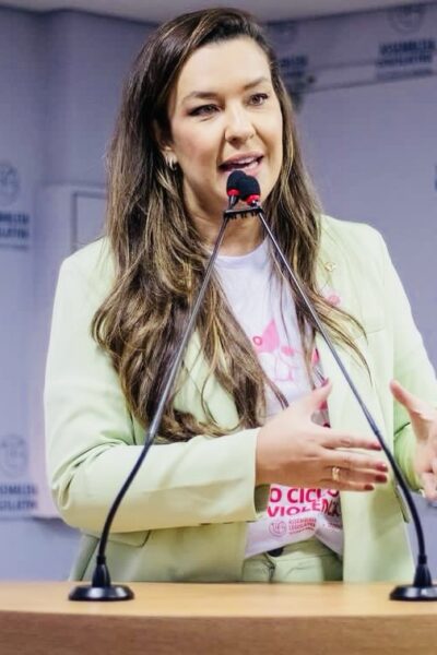 Lei de Camila incentiva participação da mulher na política
