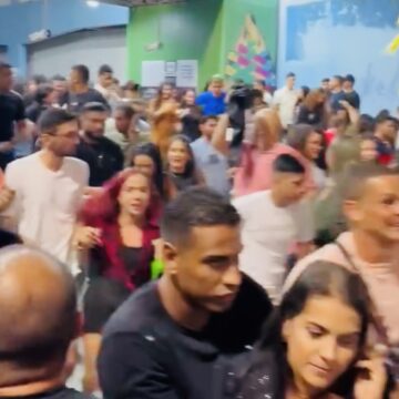 Multidão rompe barreira e invade Parque do Povo