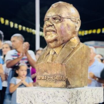 Rômulo Gouveia é homenageado com busto em Riachão