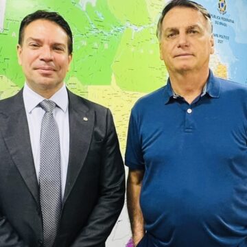 Áudio revela que Bolsonaro discutiu usar cargo para “livrar” filho