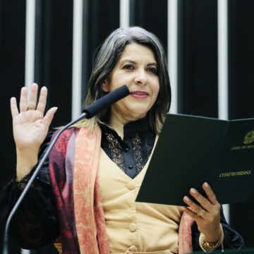 Mersinho se licencia e Eliza toma posse na Câmara Federal