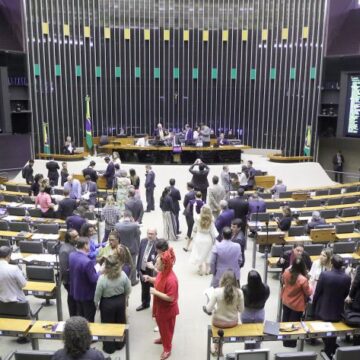 ‘Refis’ para partido politico é um soco no bolso do eleitor