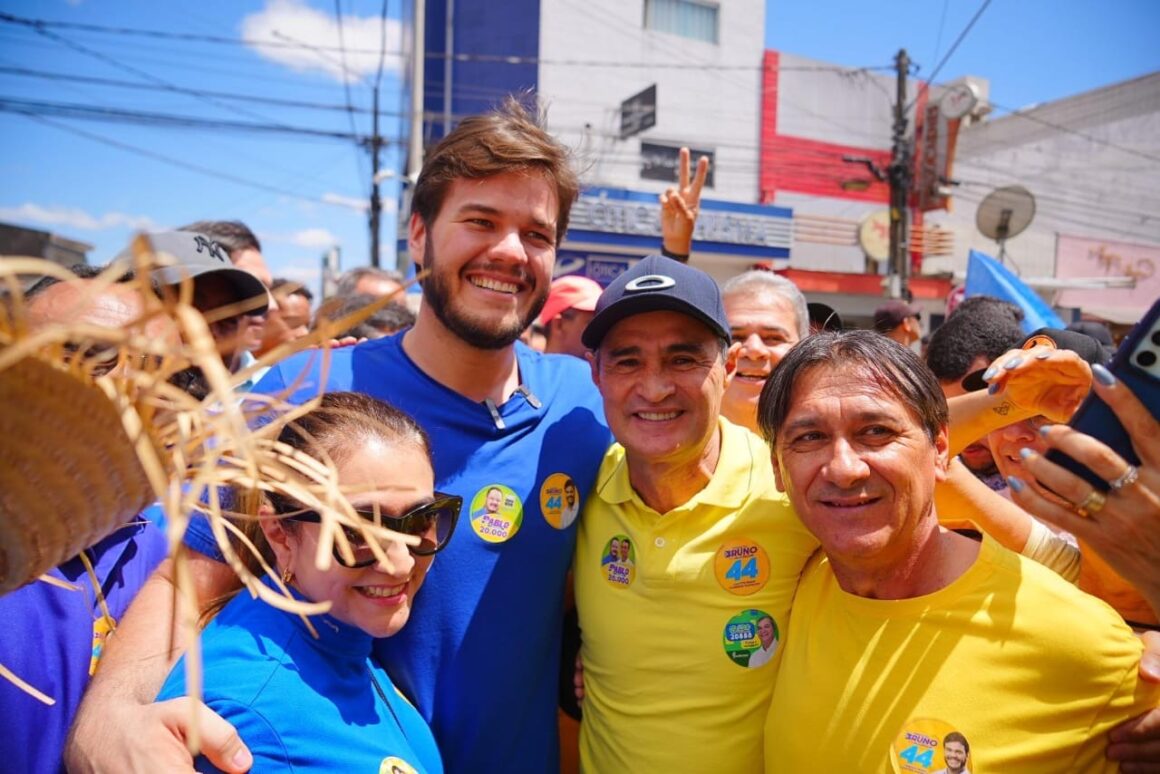 Bruno e Romero vão às ruas para convencer os eleitores