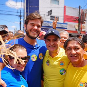 Bruno e Romero vão às ruas para convencer os eleitores