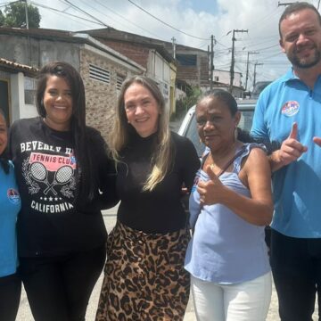 Candidata à CMJP, Amanda Diniz participa de caminhada com Lauremília