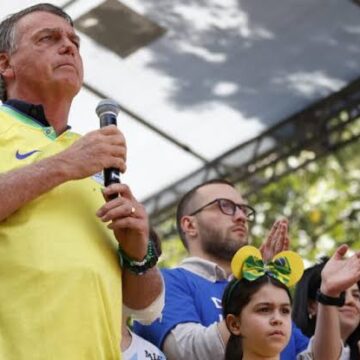 Em ato na Paulista, Bolsonaro chama Moraes de ditador