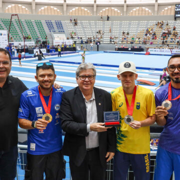 João entrega novo Ronaldão e anuncia Vila Paraolímpica