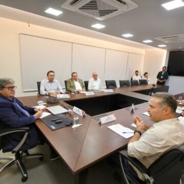 Em reunião com ministro, João destaca obras de mobilidade urbana