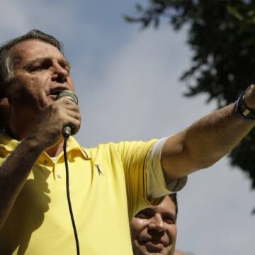 Bolsonaro participa de comício, carreata e concede entrevista em JP