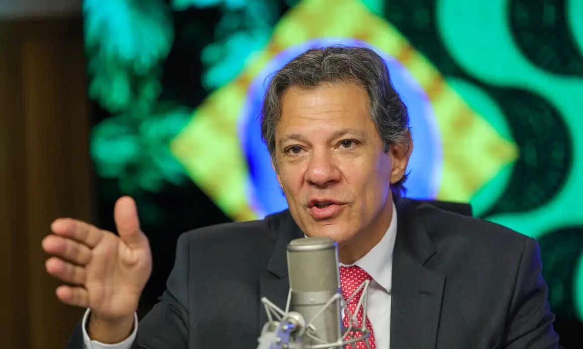 Haddad anuncia pacote de R$ 70 bi; entre as medidas, a  que limita alta do Mínimo