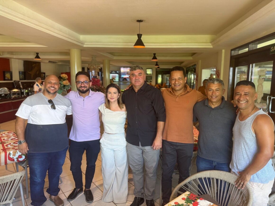 Em reunião com vereadores, Karla reafirma apoio a Daniel Júnior