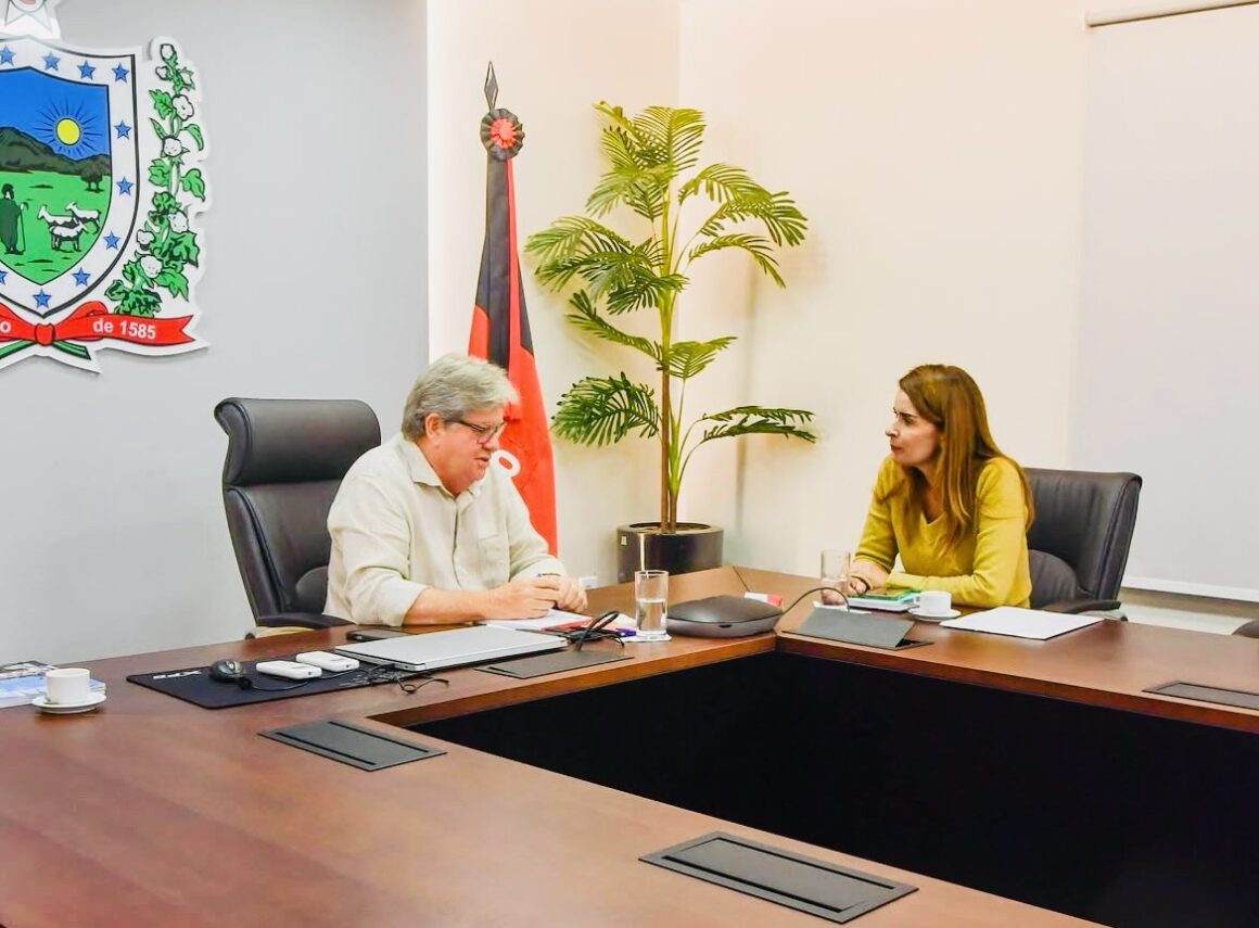 Projetos e política no café de Daniella com o governador João Azevêdo