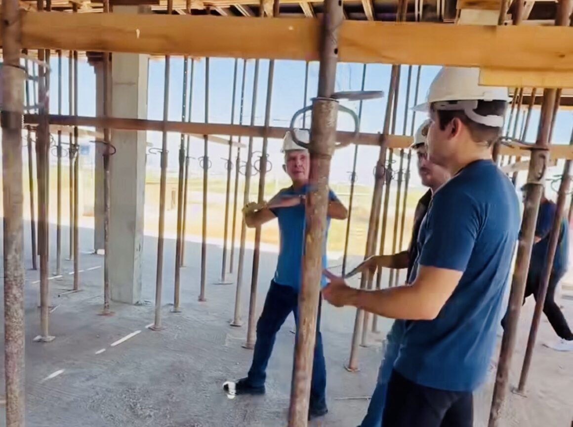 Hugo Motta visita obras em Patos e depois curte a folia em João Pessoa