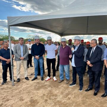 Laureano amplia interiorização de tratamento com obras de Centro em Serra Branca