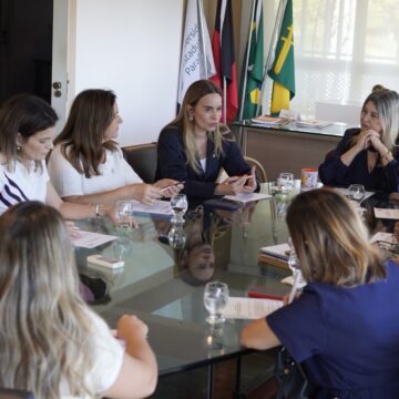 Daniella Ribeiro se reúne com reitoras de instituições federais na PB
