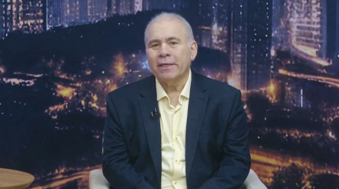 Queiroga diz que Queiroz continuará como “pensador” do grupo