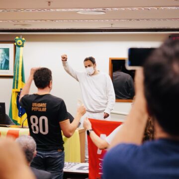 Hugo costura acordo para fim da greve de fome de Glauber Braga