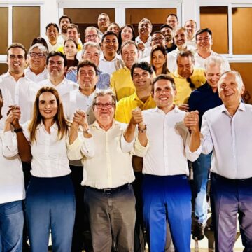 Governador passa a comandar PSB com a missão de manter a base unida