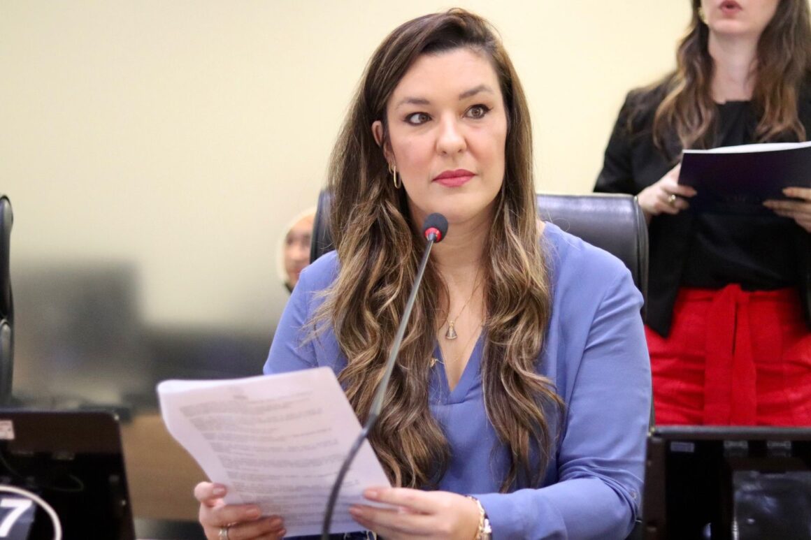 AL aprova projeto de Camila que volta a liberar acesso de personal trainer em academias