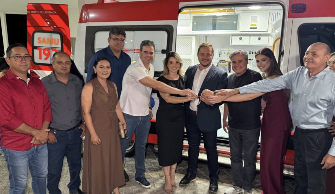 Carro de Efraim Filho é atingido por carreta, mas não houve feridos