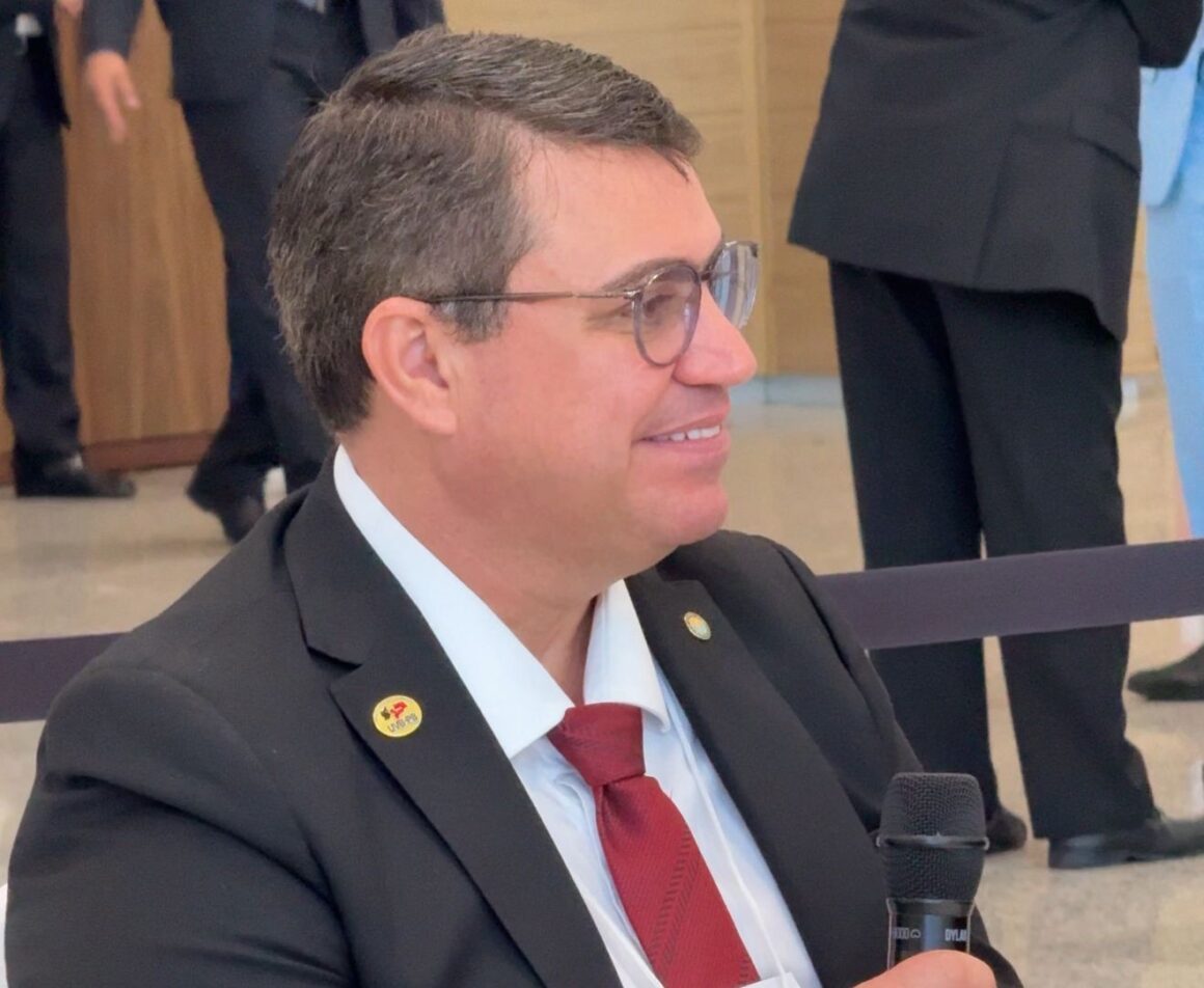 Dinho acredita que base chegará unida a 2026 e manda recado à oposição