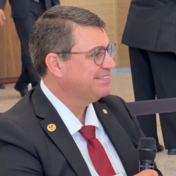 Dinho acredita que base chegará unida a 2026 e manda recado à oposição